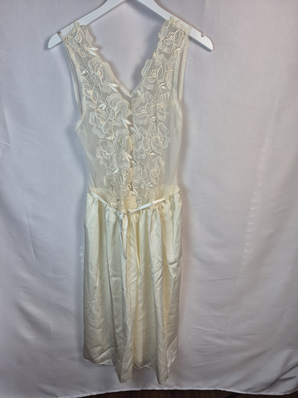 VTG Sabrina Ivory/ Cream Lace Nightgown Size L